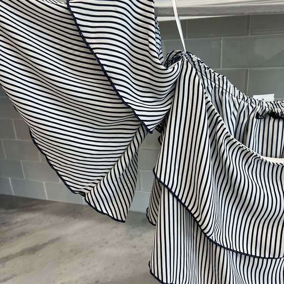 LF flowy off shoulder crop top (NWT) - Picture 2 of 4